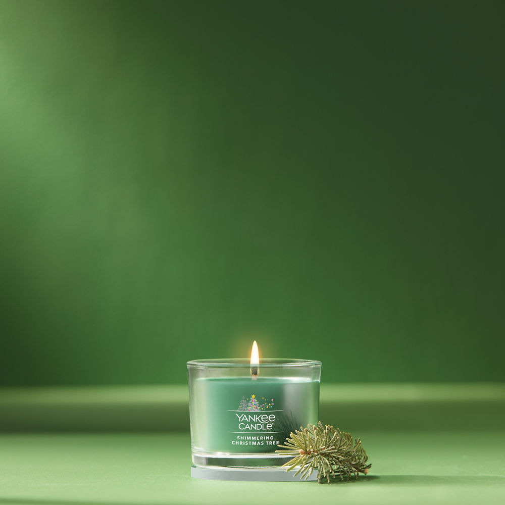 Shimmering Christmas Tree Yankee Candle® Minis - Image 2